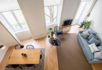 Republica Apartments at D. Luis I Bridge allows 18 year olds to book a room