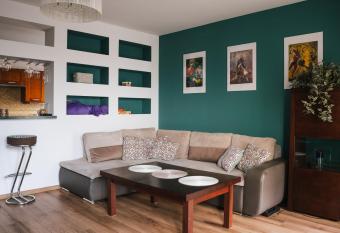 Rainbow z prywatnym parkingiem has Balcony rooms