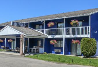 Wedge Mountain Inn has Balcony rooms