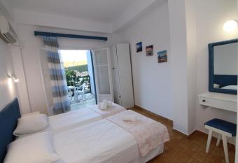 Sea Breeze Studios allows 18 year olds to book a room