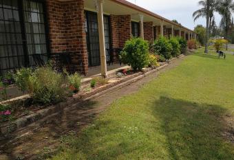 Lakeside Lodge Motel has Balcony rooms