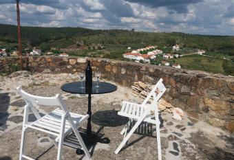 casa do castelo allows 18 year olds to book a room