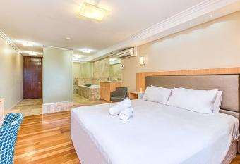 Indian Ocean Hotel has rooms with a private hot tub