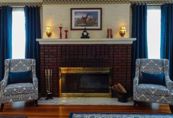 Grand Colonial Bed and Breakfast allows 18 year olds to book a room