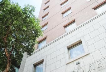 Hotel Sunroute Taipei allows 18 year olds to book a room