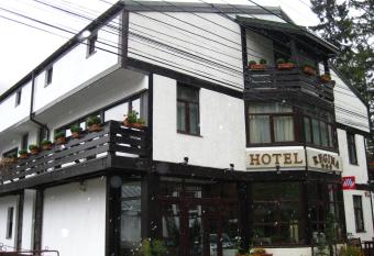 Hotel Regina has Balcony rooms