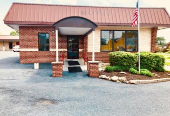 Hampton Inn (not a Hilton Affiliate) Camp Hill - Harrisburg SW allows 18 year olds to book a room