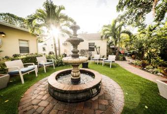 Sheridan Hostel allows 18 year olds to book a room