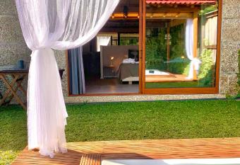 Villa Margaridi has rooms with a private hot tub