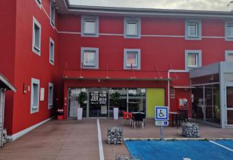 Enzo Hotels Reims Tinqueux by Kyriad Direct allows 18 year olds to book a room