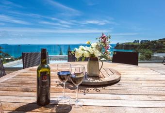 Palm Beach Lodge has Balcony rooms