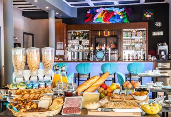 Castel Victoria has Balcony rooms