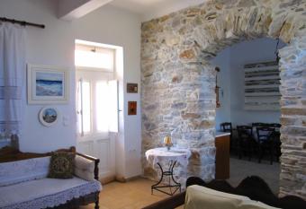 Luxury 100 m2 house in the centre of Naxos has Balcony rooms