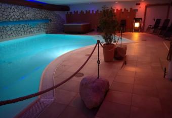 Folgaria Post Hotel allows 18 year olds to book a room