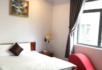 QUEEN VICTORIA Hotel has Smoking rooms