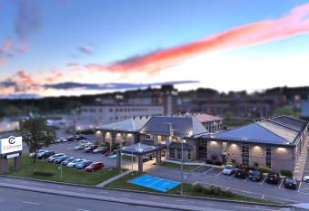 H  tel Cofortel allows 18 year olds to book a room