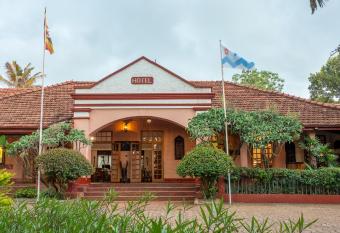 Masindi Hotel has rooms with a private hot tub