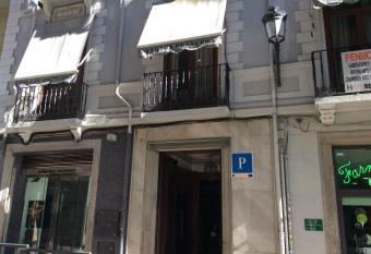 Pensi  n Princesa has Balcony rooms