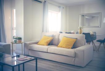 Pinsapo (Centro ciudad) has Balcony rooms