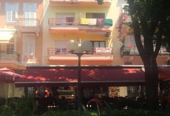 Studio Larla allows 18 year olds to book a room