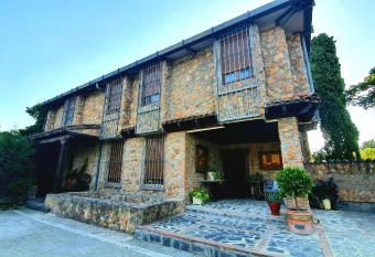 Casa Solis Monteprincipe allows 18 year olds to book a room