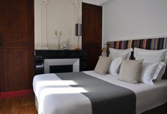 L Hostalet allows 18 year olds to book a room