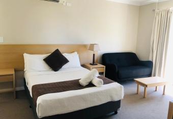 Alloggio Hamilton Brisbane Airport allows 18 year olds to book a room