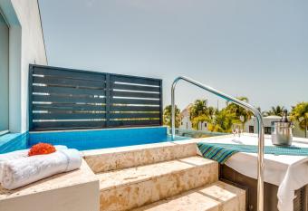 Las Terrazas Resort allows 18 year olds to book a room