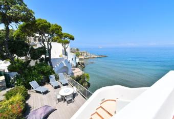 Villa Lentisco has Balcony rooms