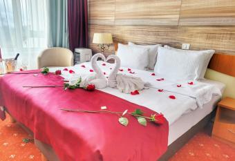 Atrium Panoramic Hotel & Spa allows 18 year olds to book a room