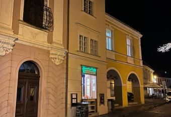 D  m Pod V       has Balcony rooms