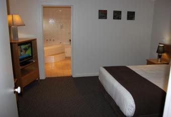 Sunshine Motor Inn allows 18 year olds to book a room