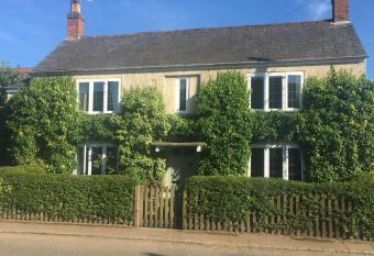 IVY COTTAGE B and B allows 18 year olds to book a room