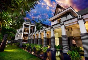Shinta Mani Angkor & Bensley Collection Pool Villas allows 18 year olds to book a room