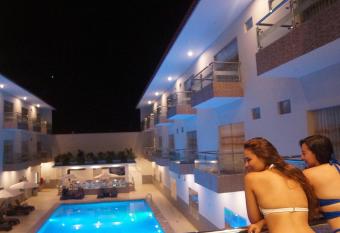   guila Dorada Selva Hotel allows 18 year olds to book a room