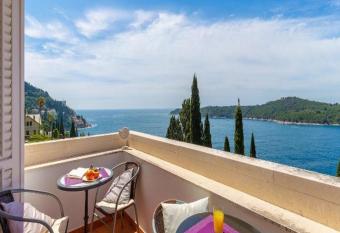 Villa Odak allows 18 year olds to book a room