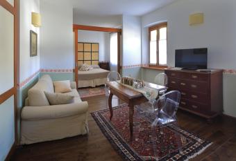 Locanda Orologio has Balcony rooms