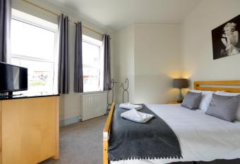 Southsea Rocks Hotel allows 18 year olds to book a room