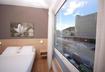 Pension Kursaal allows 18 year olds to book a room