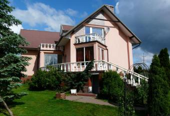 Villa Vivian allows 18 year olds to book a room