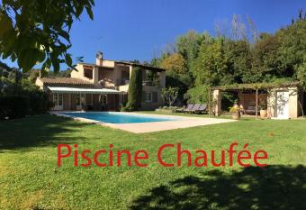 Villa Saint Paul has Balcony rooms