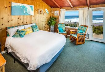 Moolack Shores Inn has Balcony rooms
