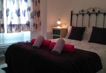 D&Heart and Soul of Granada allows 18 year olds to book a room