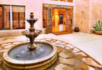 Hilton Vacation Club Rancho Manana Phoenix/Cave Creek allows 18 year olds to book a room