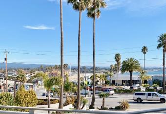 Seaway Inn has Balcony rooms