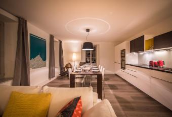 Dependance First has rooms with a private hot tub