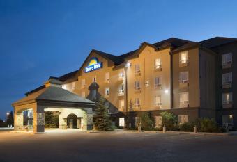 Days Inn by Wyndham Medicine Hat allows 18 year olds to book a room