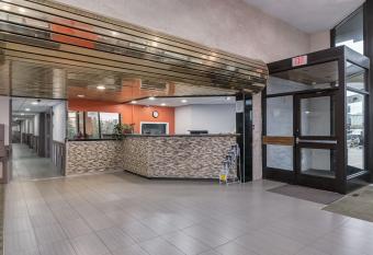 Airport Traveller's Inn allows 18 year olds to book a room