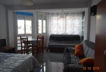 Estudio Plazamar allows 18 year olds to book a room