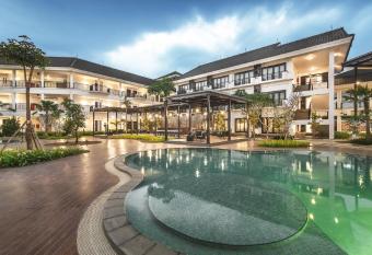 Lido Lake Resort by MNC Hotel has Balcony rooms